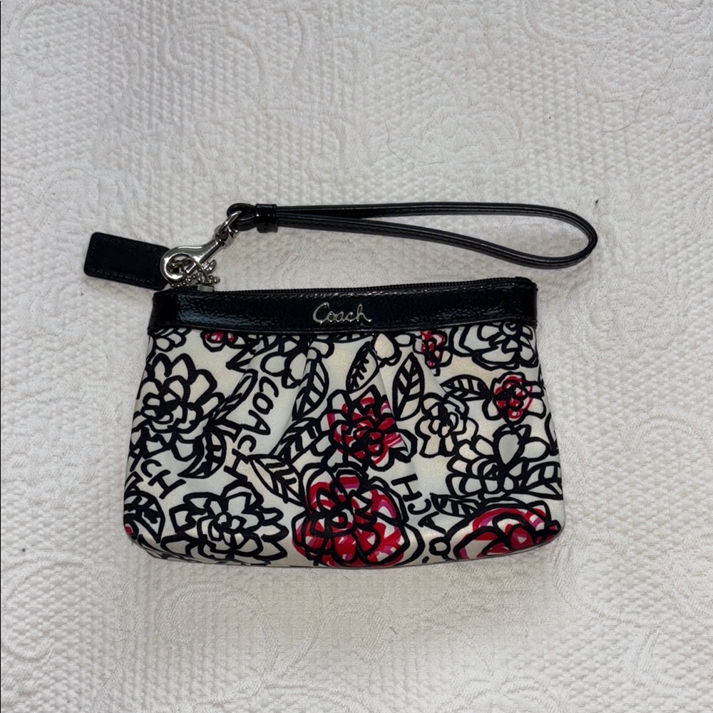Coach Daisy Poppy Graffiti Wristlet BNWOT